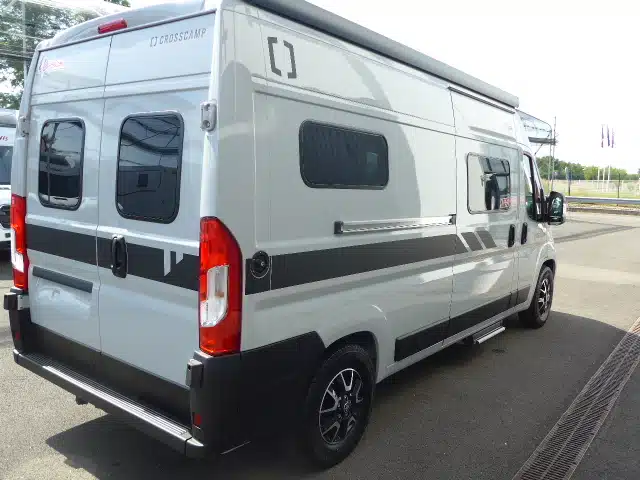 Doris – 2 berth Peugeot Boxer Auto sleeper à partir de 61,00 £ par