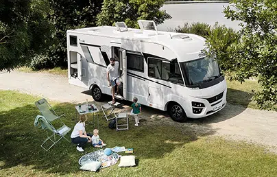 🎒 Top 10 des accessoires indispensables en camping-car en 2025 🚐✨