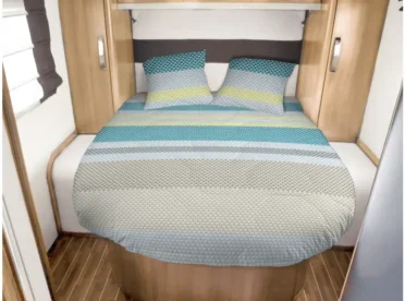 Lit tout fait Janvik dans un camping-car